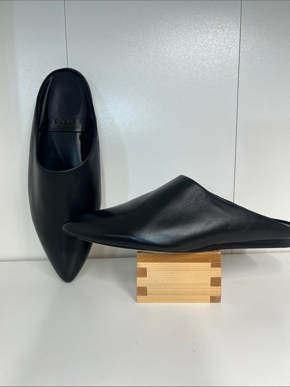 🔥 Vince Pointed Leather Slip-On Mules size 6 new